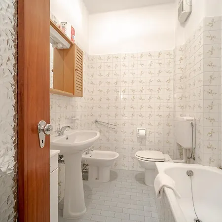 Guesthost - Rapallo Bellavista Vintage Flat Апартаменти