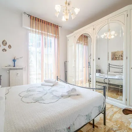 Апартаменти Guesthost - Rapallo Bellavista Vintage Flat